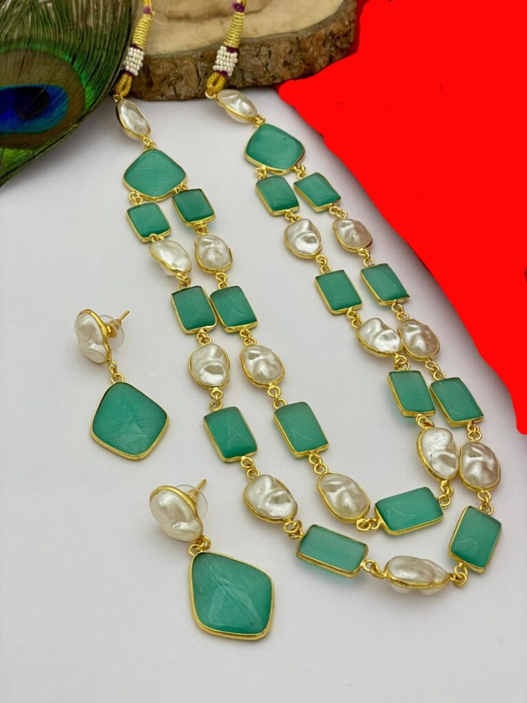 Image shows Indian Fashion Jewellery comprising a necklace and earrings set