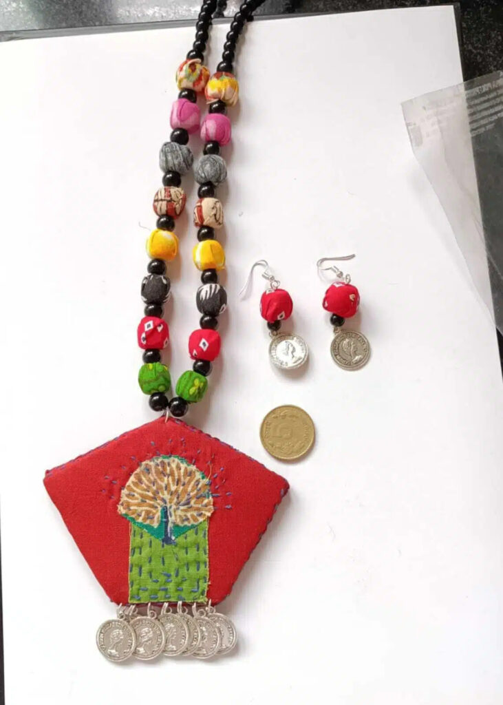 Image shows a Handmade full set with cloth metal beads